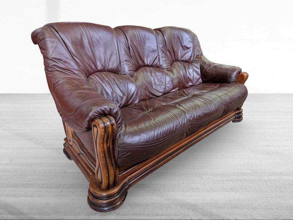 Триместен диван от естествена кожа и резбован дъбов корпус