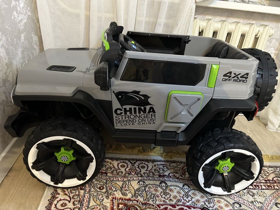 Jeep Wrangler серый детский элекромашина