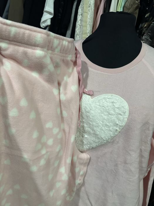 Pijama pufoasa cu inimioare