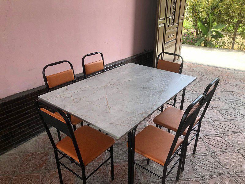 Metal va nerjaveyka stol stullar