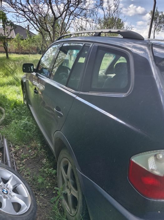 Vând BMW x3 în stare perfectă de funcționare.