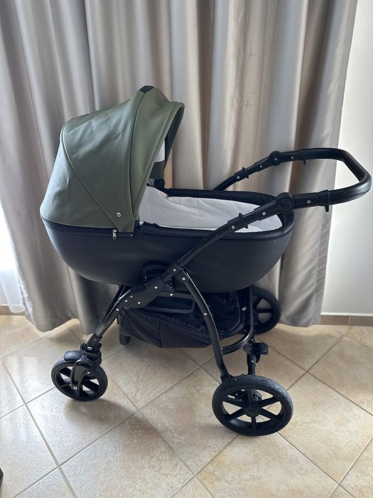 Количка за бебе.