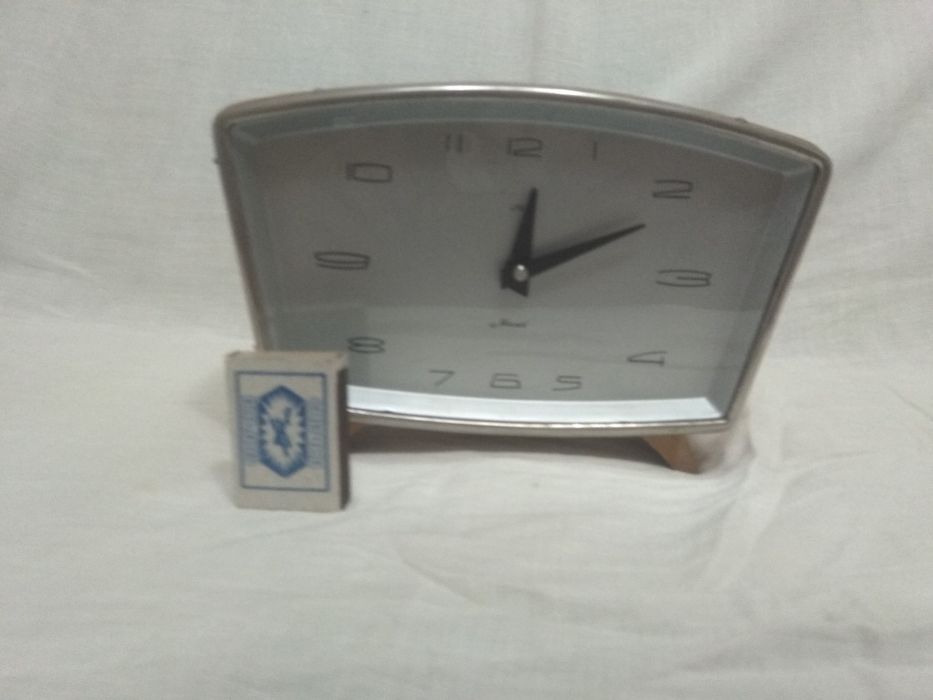 Часы маяк СССР. Завод пружины почти неделю держит.