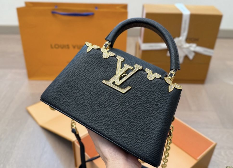 Vand geanta Louis Vuitton Capucines Mini Flower Crown