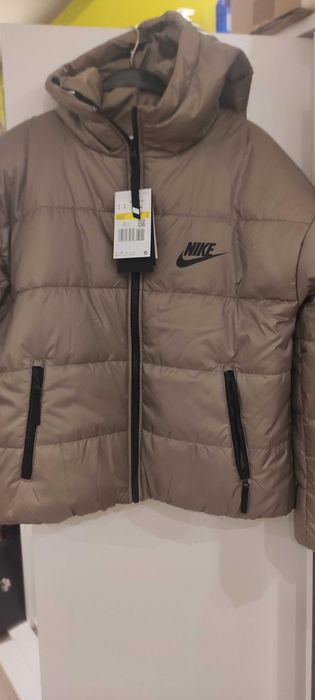 НОВО Пухено яке Nike Therma fit размер S