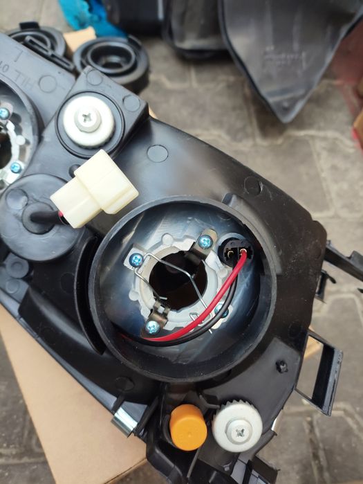 Авенсис фара хрустальный доресталинг