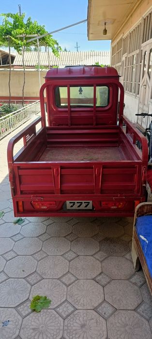Kabinali yuk elektromotoroller sotiladi