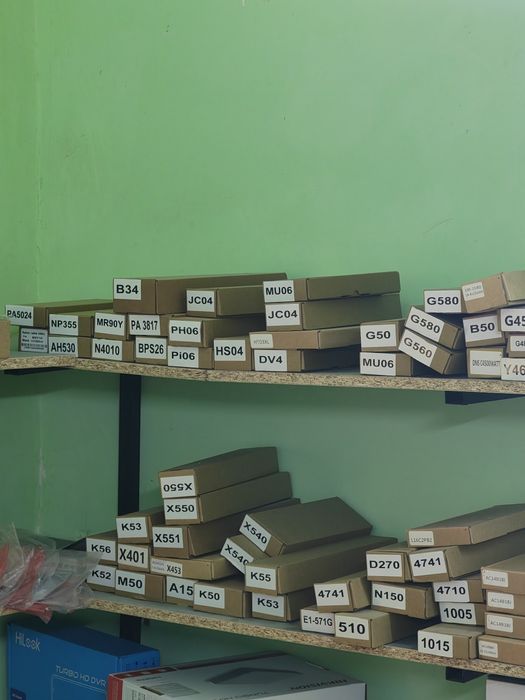 Notebook lar Un Ekran, batarya, kalav va zaryadchiklar(аксессуары)