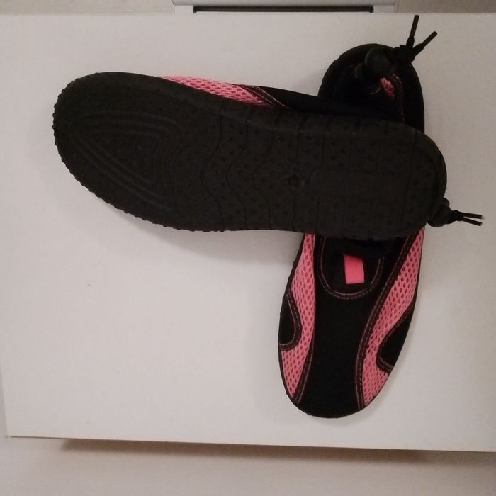 Обувки за плуване