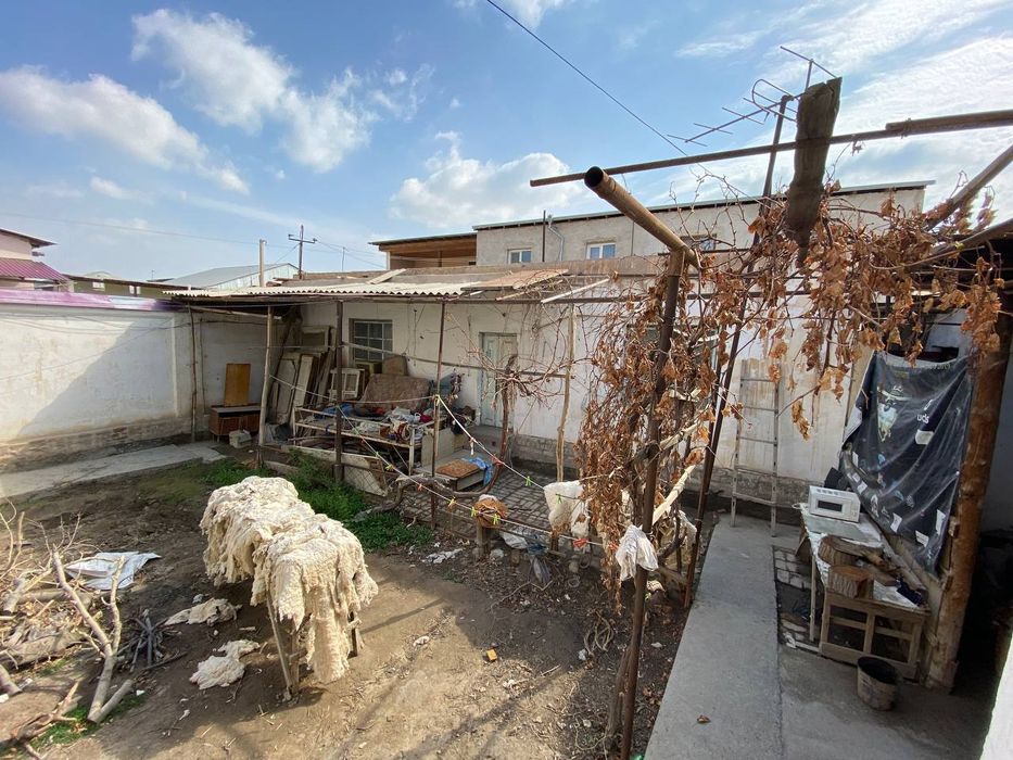 УрДУ ёнида Ховли жой сотилади. Продаётся участок около УрДУ