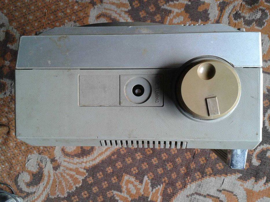 Продавам радиокасетофон SHARP GF-7474Z