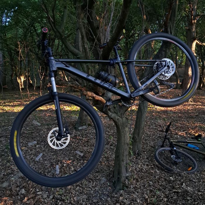 Vînd bicicleta cube aim ex, în stare perfecta