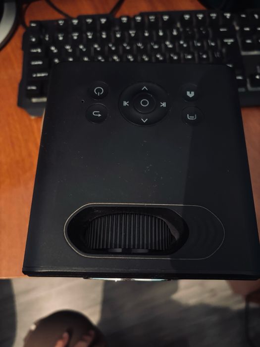 Проектор домашный кинотеатр.