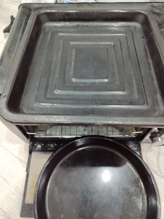 Продам духовку .