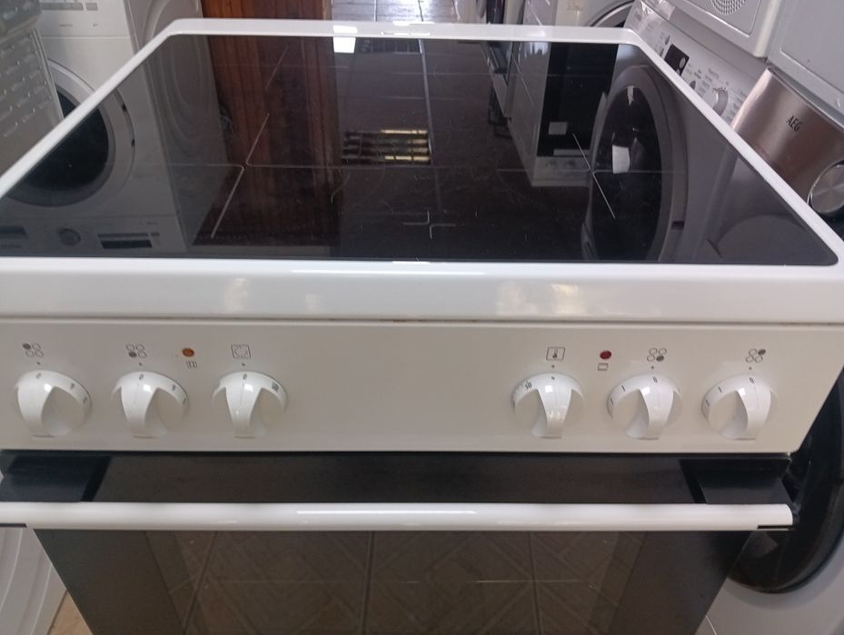 Свободно стояща печка с керамичен плот Gorenje с 2 години Гаранция!