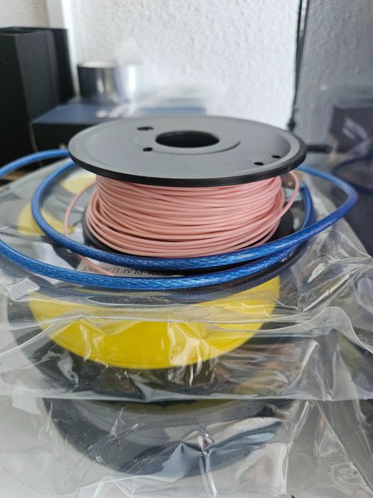 Vând imprimantă 3D Twotrees SP-3 Sapphire Pro CoreXY, cu carcasă/enclosure — uși frontale, panouri laterale și spate.