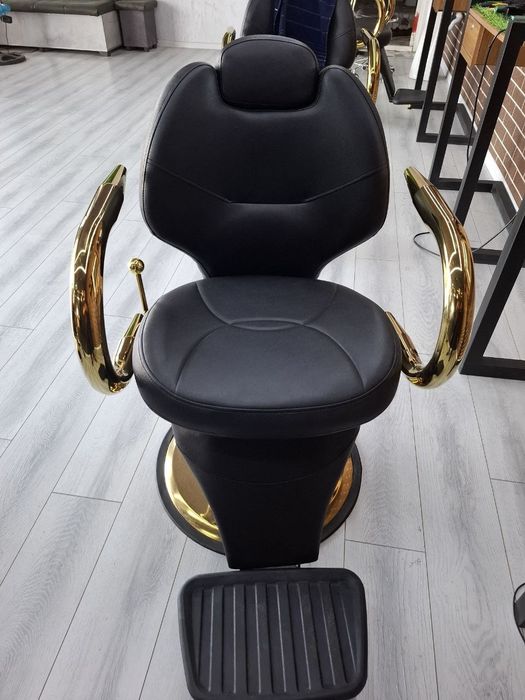 Erkaklar Saloni  jixozlari sotiladi