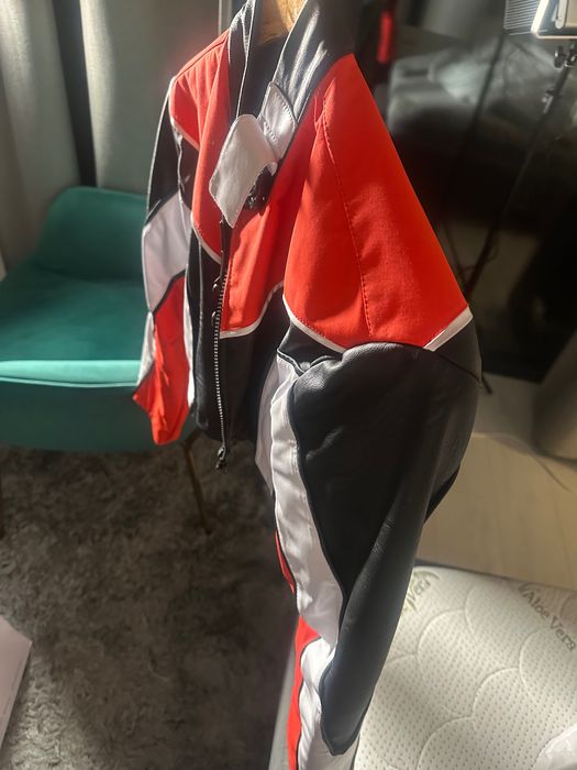 Jacketa GNA rosu negru alb