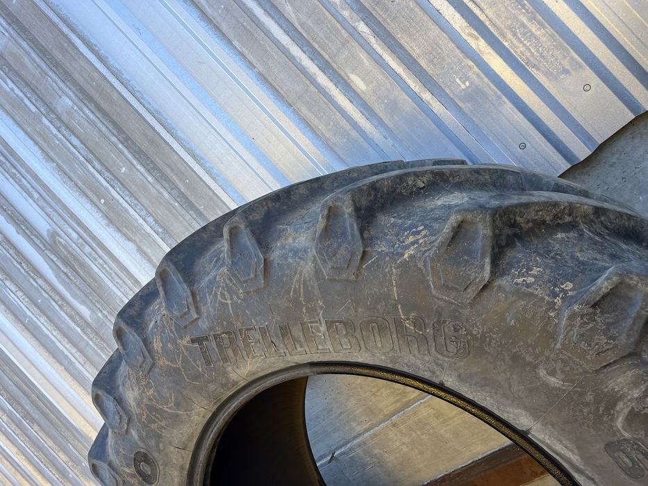 Vând anvelope 650 65 r38