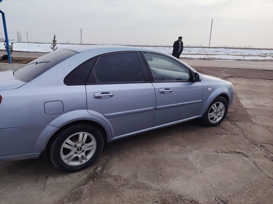 Ласетти сотилади