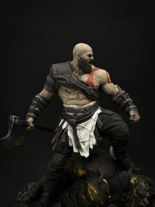 Statueta Kratos vs. Brenna Dauði – God of War 24 cm