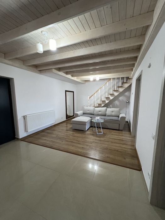 Închiriez apartament