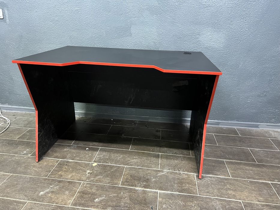 30 тыс! Стол школьный// компьютерный