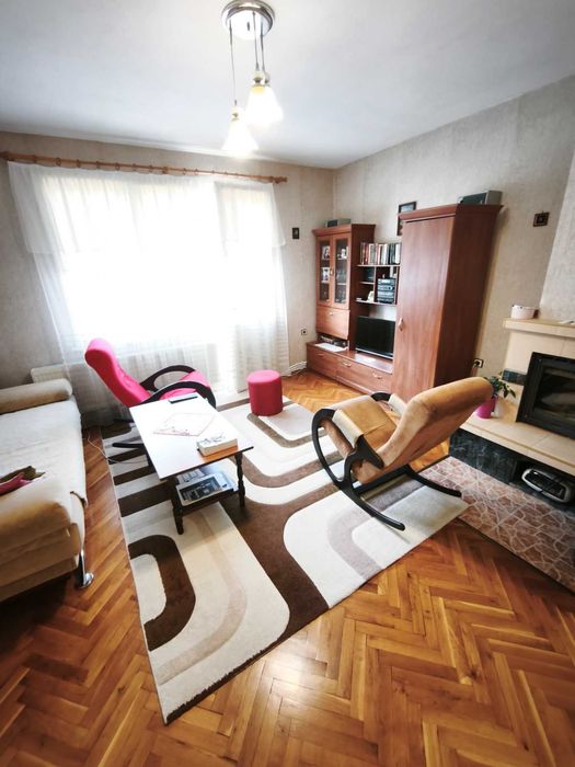 Продавам етаж от къща в гр. Перник кв. Ралица
