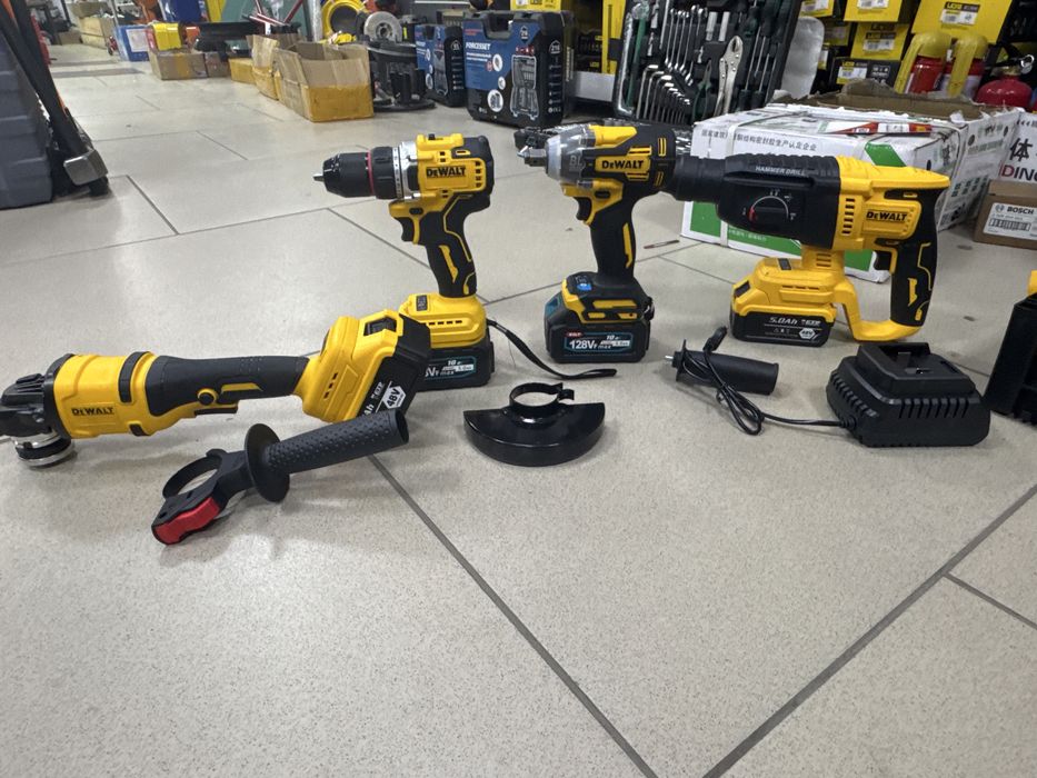 Набор инструментов 4в1 DeWALT
