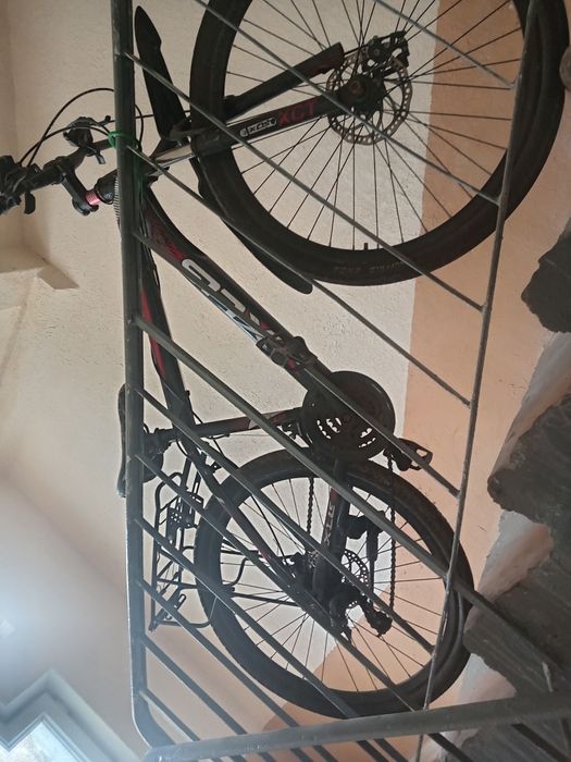 Velosiped, bitta remont qilish kere. Balonlari tikon o'