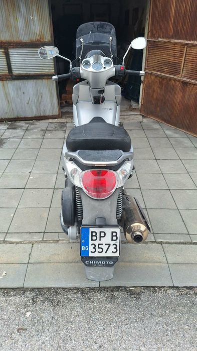 Продавам    Скутер Aprilia 500 kub. Като нов