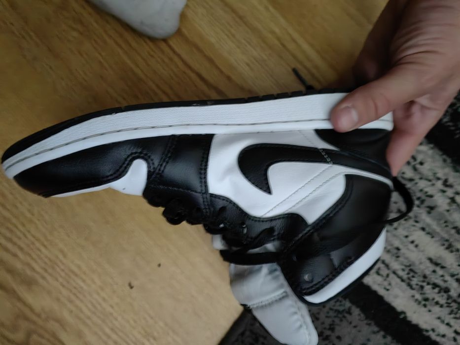Vând jordan 1 mid