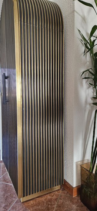 Dulap LES ARCS RICHMOND INTERIORS din MDF negru si MDF placat cu metal