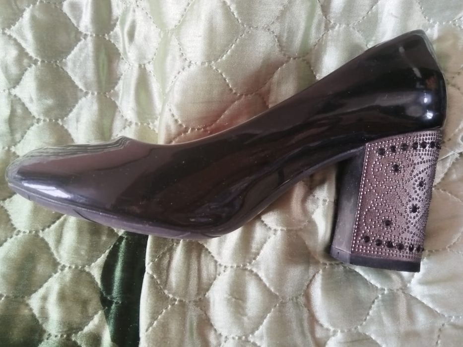 Женские туфли — почти новые!
Покупались в 2024 году за 25 000 тг.
Наде