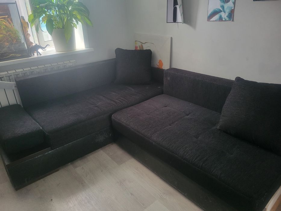 Срочно продам очень качественный диван  б/у
