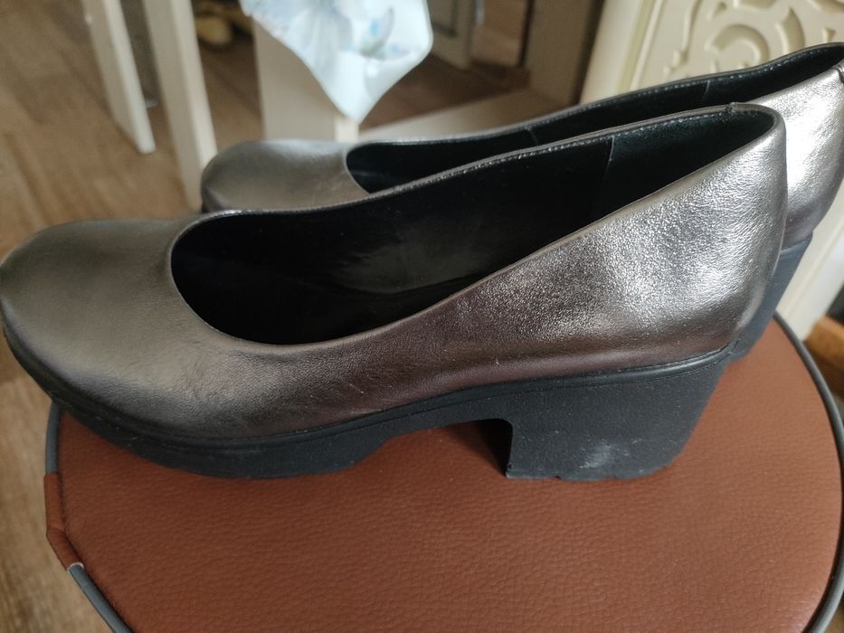 Продам туфли новые