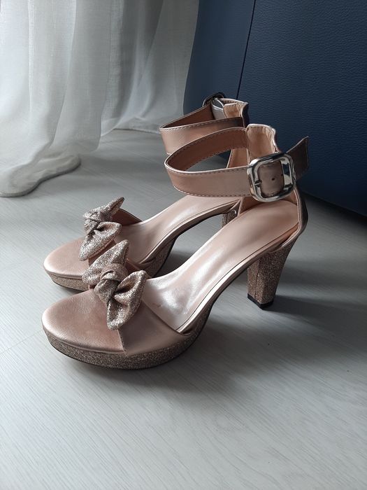 Sandale elegante noi