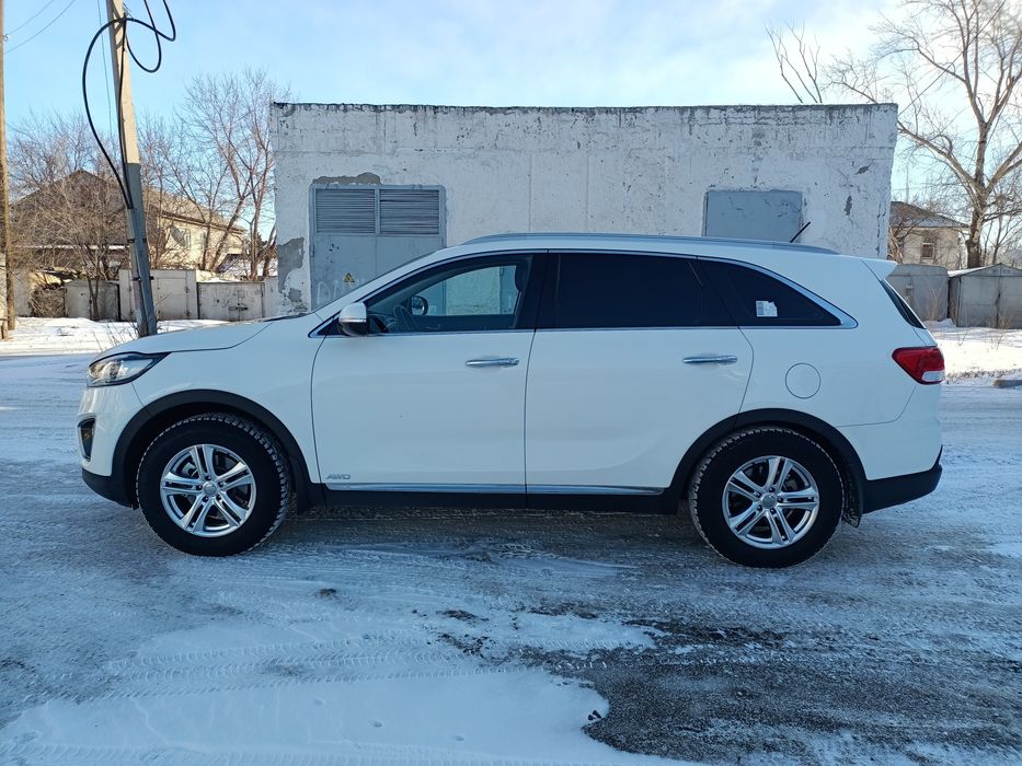 Продам машину кио соренто 2015г