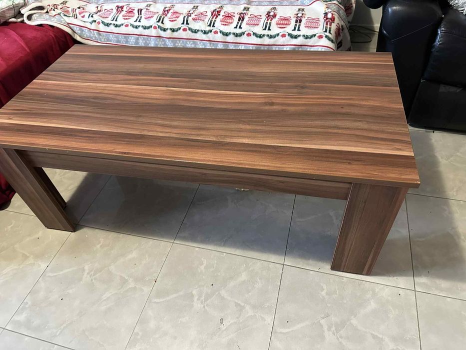 Дървена холова маса