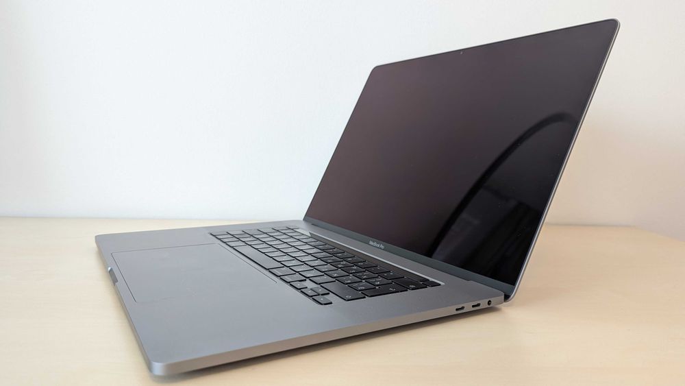 MacBook Pro 16" Core i7 2,6GHz 16GB RAM 500GB SSD (RU keyboard)