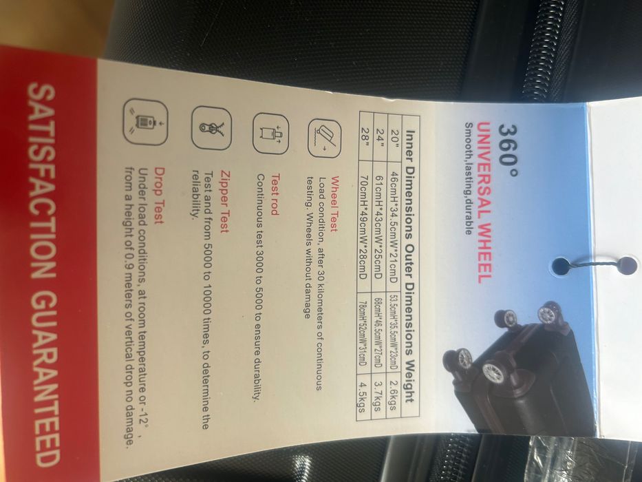 чисто нов твърд куфар 28”