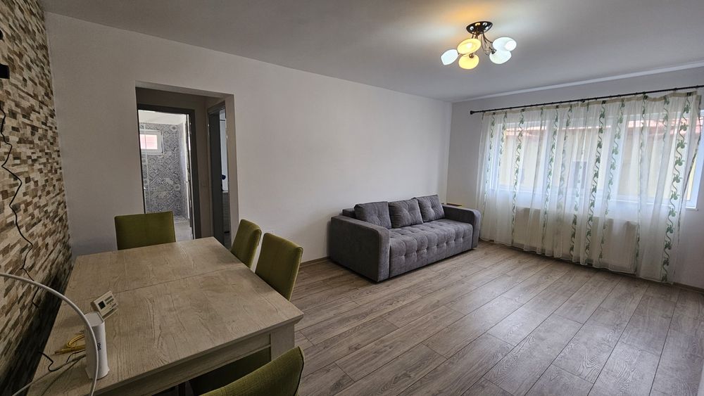De închiriat apartament 55 mp, etaj I Centru