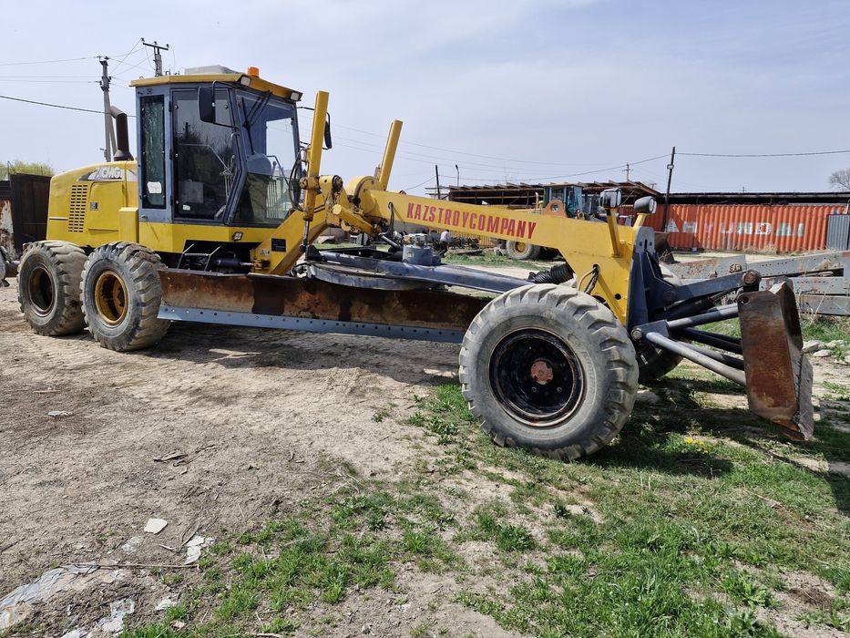 Продам автогрейдер XCMG 215G