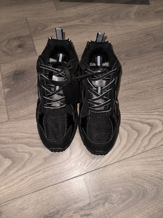 Off White Be Right Back