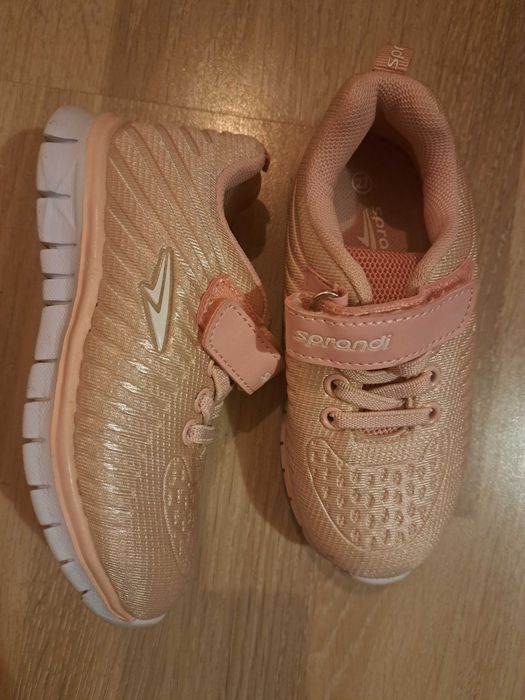 2 perechi-Adidasi Nike pentru fetite+adidasi Sporadi