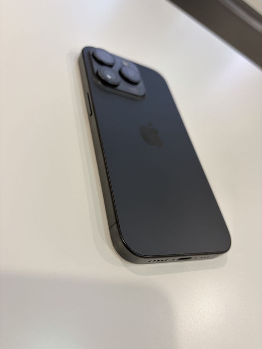 iPhone 15 Pro Black Titanium 256, în garanție