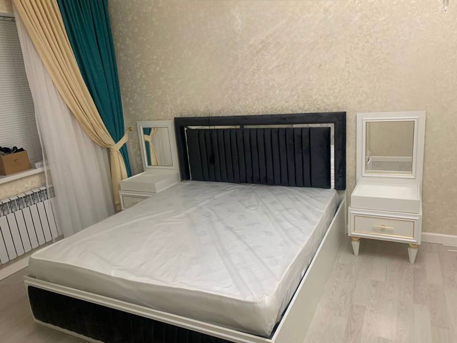 Спальный кровать с тумбочками