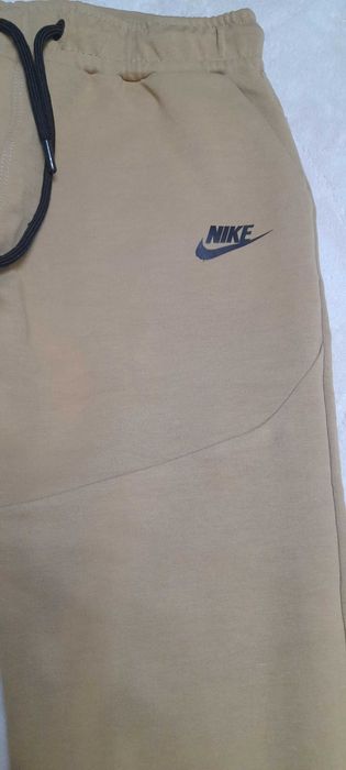 Долнище NIKE намалено