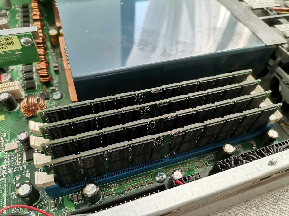 Server Asus RS161-E4 dual CPU Opteron + 8x2Gb - 16 Gb Ram