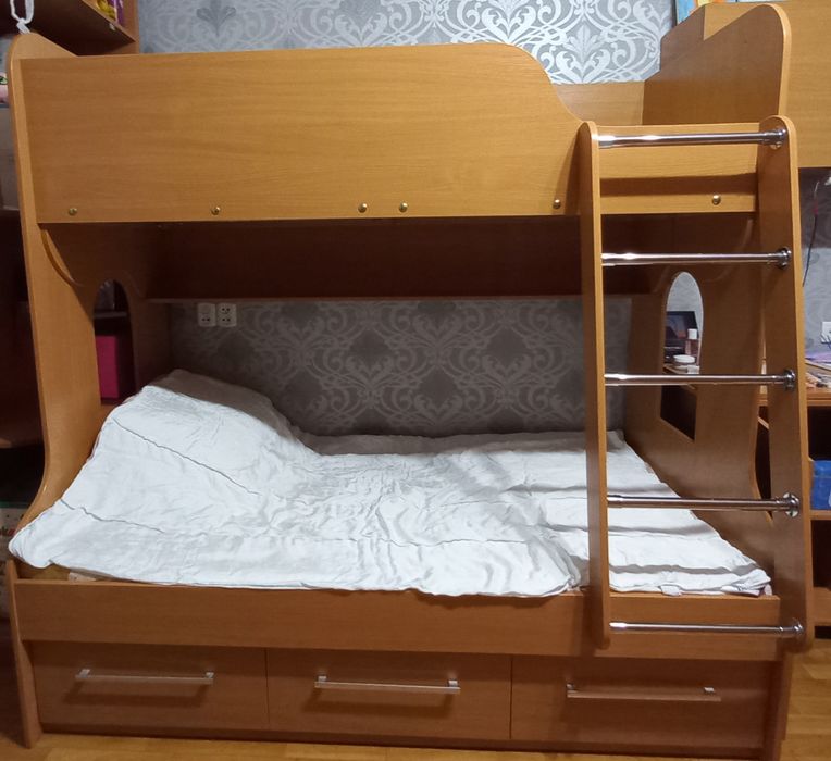 Двухэтажная детская кровать